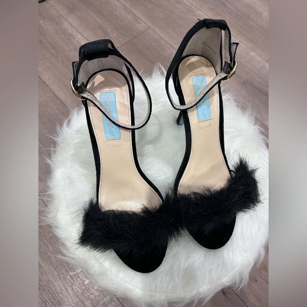 🔥PRICE ⬇️ BETSEY JOHNSON • Black Fur Heel Sandal • 7M •